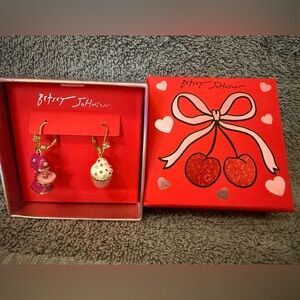 🧁Betsey Johnson Gold and Purple Cupcake/Blender Earrings